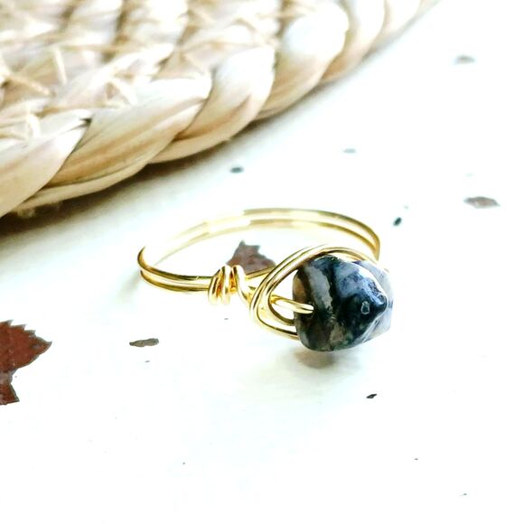 Dainty Sodalite Crystal Beaded Ring, Gemstone Chip Wire Ring, Size 10 - Picture 2 of 3